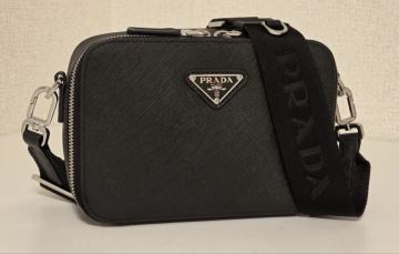 プラダ［PRADA］サフィアーノレザー ショルダーバッグ　レザーショルダーバッグ