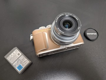 Olympus PEN E-PL9 ブラウン レンズ付