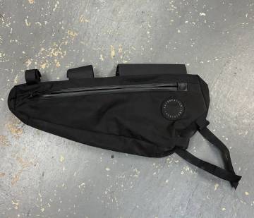 FAIRWEATHER INDIVIDUAL フレームバッグ　ブラック