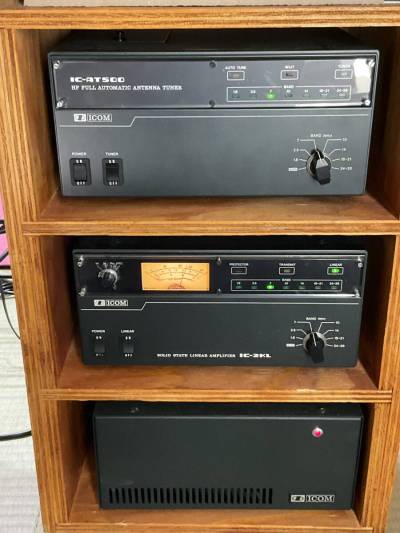 美品　IC-2KL、IC-2KLPS、IC-AT500の３台セット　500Wリニアアンプ/アンテナチューナー/電源