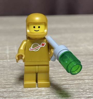 レゴ　LEGO 21358⑤「ミニフィギュア　カプセルマシン」からミニフィグ一体⑤ クラシックスペース　パールゴールド