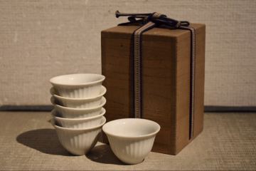 【GE】Y1424【コレクター所蔵品】時代 白煎茶碗5客/中国古玩 中国美術 煎茶道具 湯呑 猪口 骨董品 時代品 美術品 古美術品 