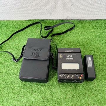 b941 SONY　ソニー　WALKMAN　TCD-D3　DAT　ポータブルデジタルオーディオテープレコーダー　used　現状品　送:60
