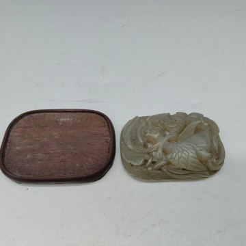 中国美術　玉　和田玉　アヒル透かし彫り台付き置物　墨床　時代物　 骨董品