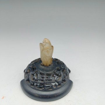 中国美術　玉　和田玉　百合彫り玉摘み透かし彫り唐木蓋　 時代物 置物　骨董品　