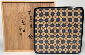 希少作【人間国宝　音丸耕堂】作　彫漆華文菓子盆　共箱　塗二重箱　仕覆付　本物保証