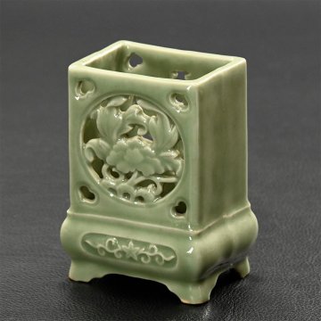 【永】d199【兵庫県の図書館や博物館の館長を歴任された歴史研究家遺族委託品】江戸時代　王地山焼　青磁　透かし筆筒　優品美品