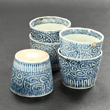 【永】d193【兵庫県の図書館や博物館の館長を歴任された歴史研究家遺族委託品】江戸時代　古伊万里染付蛸唐草蕎麦猪口