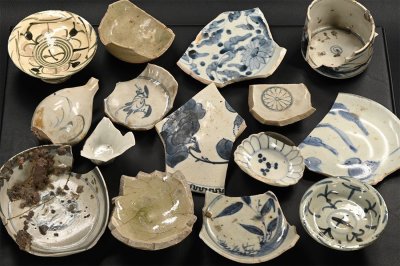 【永】c182【兵庫県の図書館や博物館の館長を歴任された歴史研究家遺族委託品】初期伊万里　古伊万里他　発掘陶片　いろいろ