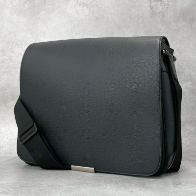 極美品◆LOUIS VUITTON ルイヴィトン ヴィクトール タイガ LVロゴ ショルダーバッグ アルドワーズ ブラック 黒 メンズ