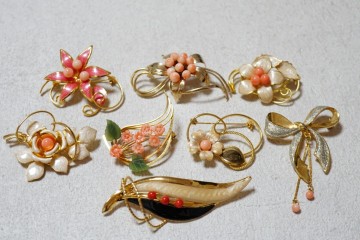 B2003 本珊瑚 赤珊瑚 ゴールドカラー ブローチ 8点セット アクセサリー ヴィンテージ 大量 まとめて おまとめ まとめ売り コーラル サンゴ