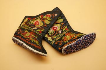 中国美術 清時代 刺繍靴 中国古靴 花鳥文刺繍 絹地刺繍 清刺繍 中国古布 刺繍工芸 細密刺繍 清代衣装