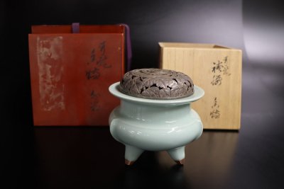 【江】諏訪蘇山 青磁 純銀鳳凰透かし彫火屋袴腰三足香炉 火屋重量約130g 純銀刻印 在銘 共箱 二重箱 古美術品 PTDBifko ATDBcino XZ467