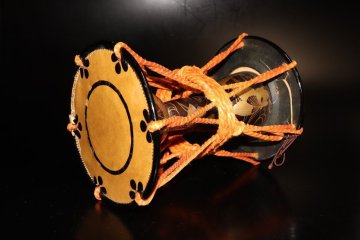 【江】時代 蒔絵蝶蔦文鼓 小鼓 直径20㎝&times;全長26.5㎝ 古美術品(和楽器能楽雅楽長唄囃子漆器)XZ512 OTkfjm CTDBpaos