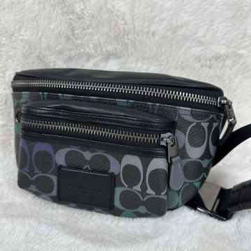 美品　 COACH コーチ ショルダーバッグ ボディバッグ ウエストバッグ ウエストポーチ シグネチャー 斜め掛け　PVC C1293 大人紳士の魅惑