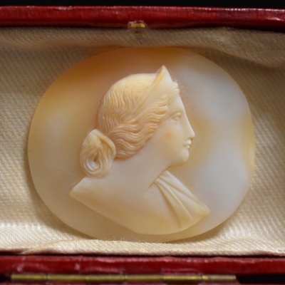 アンティーク アーリーヴィクトリアン ほろ酔いの女神ヘラの三層シェルカメオルース/裸石 本物保証 貴重 19世紀