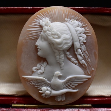 アンティーク 19世紀 ナイト&デイより 大型！ 昼の女神のサードニクスシェルカメオルース/裸石 サインあり/在銘 状態良好 良品 本物保証