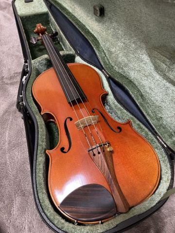バイオリン labeled「BERNARDINI 1947」