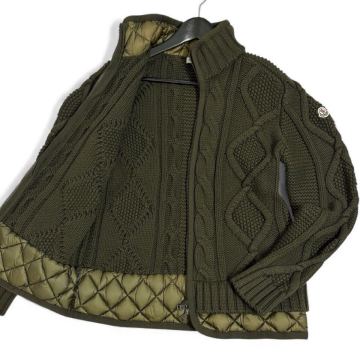 Lサイズ●モンクレール『限定の魅力』MONCLER ダウンジャケット ニット 極暖◎ ケーブルニット 切替◎ ロゴワッペン 極上◎ カーキ 秋冬
