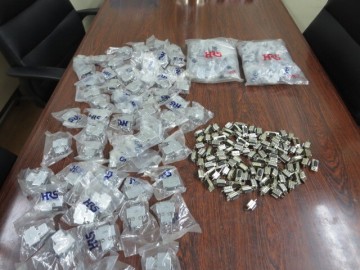 ヒロセ HDE-CTDカバー（100個） Dサブ 9P（100個）まとめて 電子部品 コネクタ