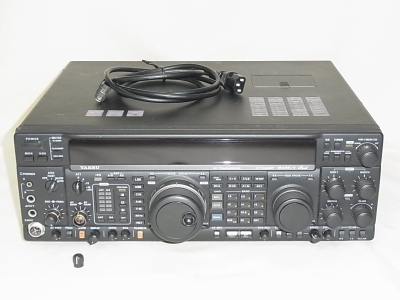YAESU ヤエス FT-1000MP MARKⅤ Field S 改100W HFオールモード機 送受信しますが フロント破損有 中古ジャンク品
