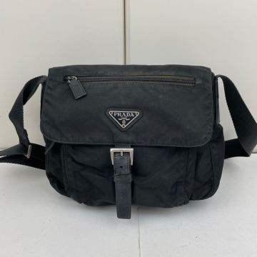 1円　PRADA プラダ　メッセンジャーバッグ　ショルダーバッグ　クロスボディ　ポコノ　黒　ブラック　ナイロン　三角プレート　白タグ　