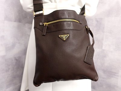 ●超美品●PRADA プラダ●メンズ●三角ロゴプレート●カーフ レザー 本革●ショルダー バッグ●ブラウン●G金具●イタリア製●B5●Js62971