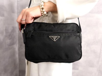 ●美品●PRADA プラダ●三角ロゴプレート●ポコノ ナイロン カーフ レザー 本革●カメラ ショルダー バッグ●黒●SV金具●かばん●Js63107