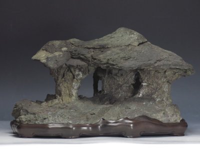 日本水石協会認定 重要水石登録品 貴船石 銘「坐忘」 水石 鈴木広寿作唐木紫檀台座 一雨会愛石家旧蔵品 極上 鑑賞石 水盤石 盆石 盆栽 144