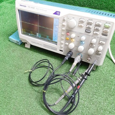 愛希b067 Tektronix■デジタルオシロスコープ『TBS1052B』帯域幅MAX:50MHZ 最大サンプルレート:1GS/s アナログチャンネル数:2 プローブ2本