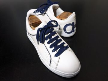 フェラガモ 8 Ferragamo ガンチーニ デザインオフホワイト レザースニーカー 1329