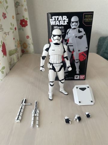 S.H.Figuarts ファースト・オーダー ストームトルーパー（シールド＆バトンセット）スターウォーズ バンダイ フィギュアーツ 美品 外箱あり