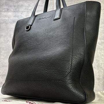 現行近《未使用級/大容量》 Salvatore Ferragamo フェラガモ メンズ トートバッグ A4 肩掛け ガンチーニ シャインロゴ レザー ブラック