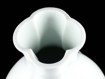 【流】井上萬二 白磁百合口花瓶 高25cm 共箱 HD490