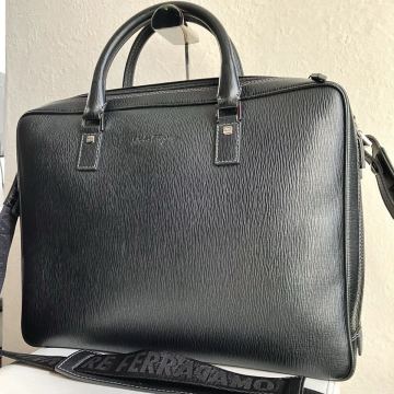 【近年モデル!! 極美品!!】Salvatore Ferragamo フェラガモ 2way ビジネスバッグ ハンドバック ショルダー ロゴ ビジネス メンズ レザー 黒