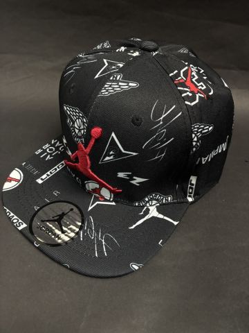 JORDANビンテージアートワークスナップバックキャップ　ブラック