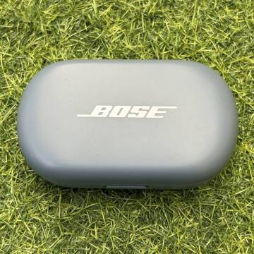 17 BOSE QuietComfort Earbuds ワイヤレスイヤホン 充電ケース付 ボーズ クワイエットコンフォート スマホアクセサリー 美品 動作確認済み