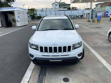 ジープ コンパス H27年式、46,650キロ、グレード限定クロームエディション、TV,ナビ,ETC,バックカメラ、サンルーフ.