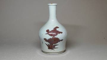 李朝辰砂菊花文瓶（１８世紀後半）