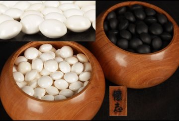 [URA]懐志碁笥/天然本蛤・那智黒石46号碁石/10-1-80　(検索)骨董/娯楽/趣味/碁石/日向産/国スワブデ/囲碁/将棋/碁笥/産/雪印