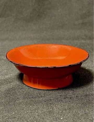 古様の佳盃です！桃山から江戸初期　古根来　古手バチ高台の平盃　後年の直しなし！雅味ある黒漆覗くスレ！うれしい無疵完品です！