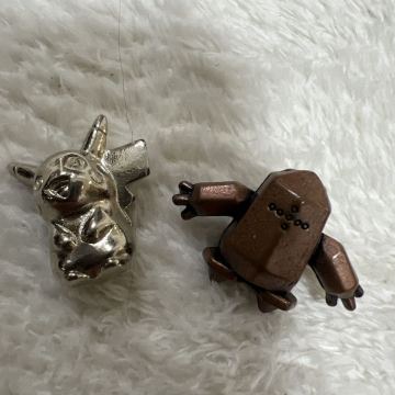 【遺品整理/当時物】ポケモン メタルフィギュア 2体セット ピカチュウ レジロック 希少 レトロ メタルコレクション 金属製