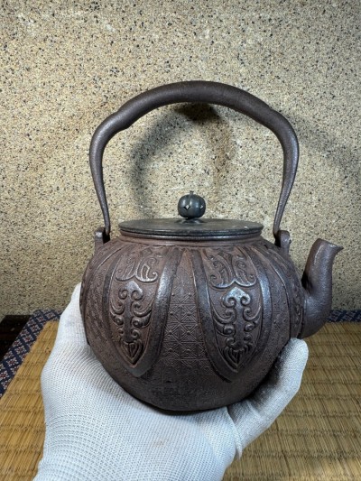 小振り　饕餮紋　大国　龍文堂　蝋型　銀摘　斑紫銅　明治時代　鉄瓶