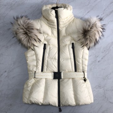 希少☆MONCLER モンクレール ダウンベスト キルティング 肉厚 ロゴワッペン レディース ホワイト 白 アイボリー ファー