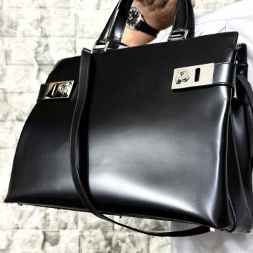 美品/A4収納◎ フェラガモ Salvatore Ferragamo ガンチーニ 2way メンズ ビジネス レザー 本革 トートバッグ 肩掛け ブラック 黒 マット