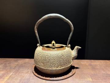 ■小振り450cc 釜師作　銀象嵌　上肌　鉄瓶■d煎茶　急須 湯沸かし 鉄壺 鉄器 金属工芸 茶道具 時代物 古美術