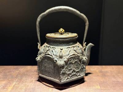 ■龍文堂　龍盛上地紋　鉄瓶■e煎茶　急須 湯沸かし 鉄壺 鉄器 金属工芸 茶道具 時代物 古美術