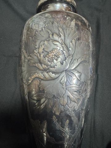 純銀刻印あり 花彫刻花瓶 静雲（銘あり） 時代物　約982g 約30cm 