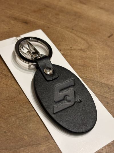 スナップオン snap-on レザーキーホルダー　ロゴ　型押し　ブラック 本革 キーリング