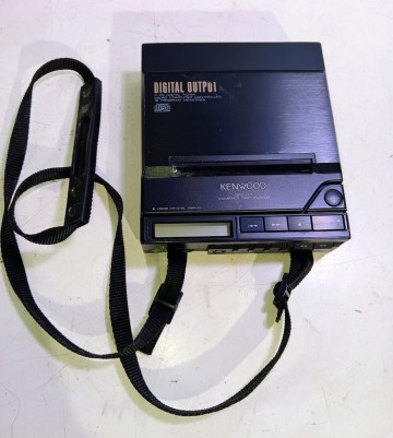 【1円スタート】KENWOOD ポータブルCDプレーヤー ジャンクオーディオ機器 E1807